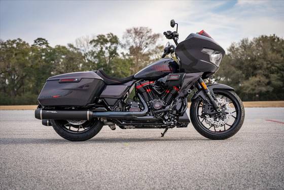 HARLEY-DAVIDSON CVO ROAD GLIDE ST 